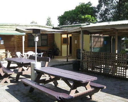 Strahan Backpackers YHA - Sunshine Coast Guide 5