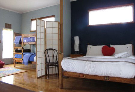 Cherry Top Accommodation - Eagle Park - Sunshine Coast Guide 1