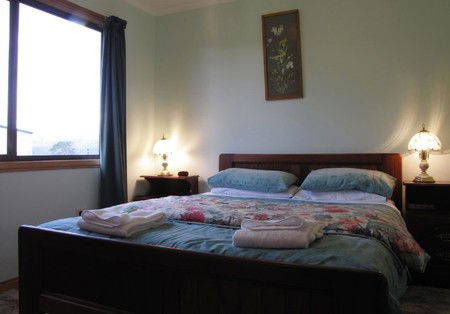 Cherry Top Accommodation - Eagle Park - Sunshine Coast Guide 2