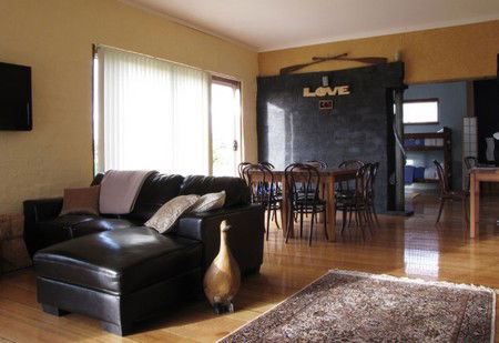 Cherry Top Accommodation - Eagle Park - Sunshine Coast Guide 3