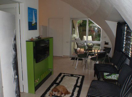 Floriana Villas - Sunshine Coast Guide 1
