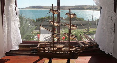 Captains Cottage - Sunshine Coast Guide 1