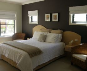 CeeSpray On Owen Bed And Breakfast - Sunshine Coast Guide 0