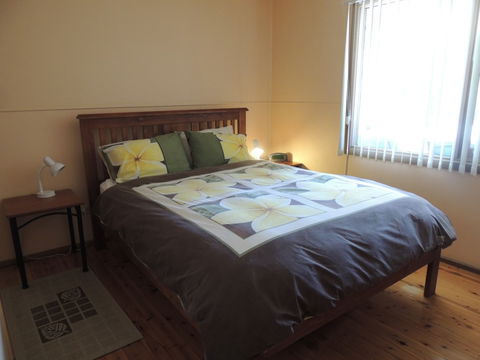 A Paradise Bungalow Waterfront - Sunshine Coast Guide 2