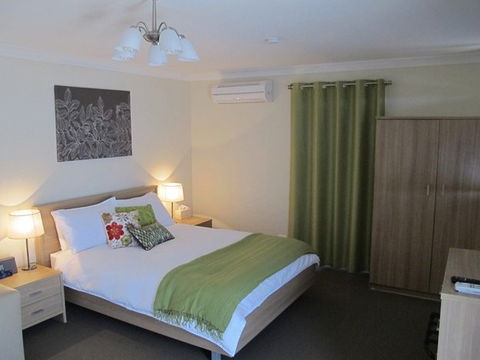 West Wing Guest House - Sunshine Coast Guide 0