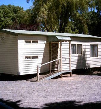Castlemaine Central Cabin & Van Park - Sunshine Coast Guide 0
