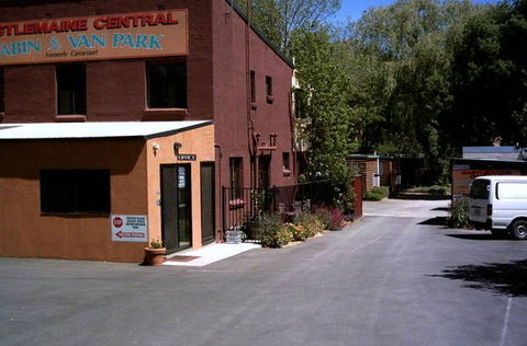 Castlemaine Central Cabin & Van Park - Sunshine Coast Guide 2
