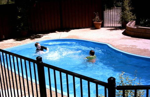 Castlemaine Central Cabin & Van Park - Sunshine Coast Guide 3