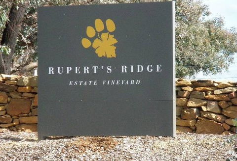 Rupert's Ridge Retreat - Sunshine Coast Guide 0