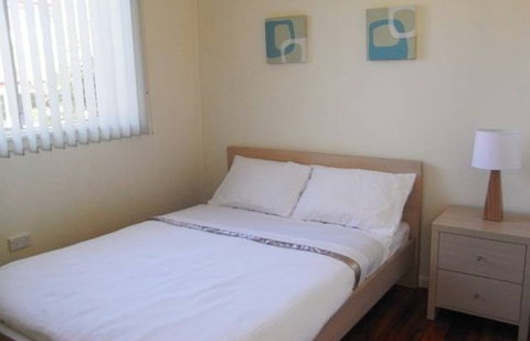 A Husky Sea-Esta - Sunshine Coast Guide 2