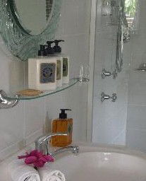 CeeSpray On Owen Bed And Breakfast - Sunshine Coast Guide 3