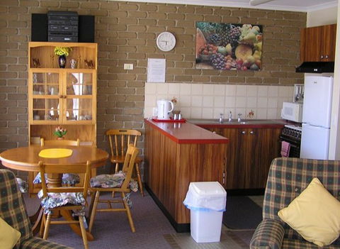 Caribou Close - Unit 1 - Sunshine Coast Guide 0