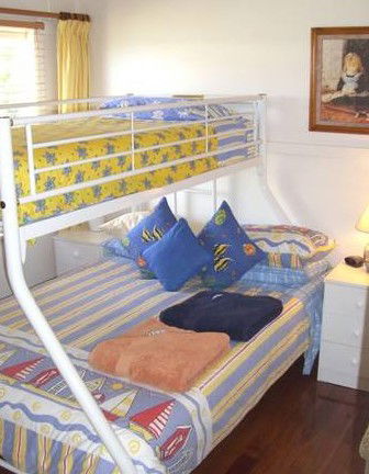 Calm Waters Waterfront Cottages - Sunshine Coast Guide 0