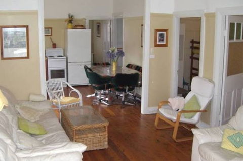 Calm Waters Waterfront Cottages - Sunshine Coast Guide 1