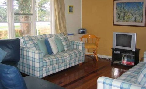 Calm Waters Waterfront Cottages - Sunshine Coast Guide 3