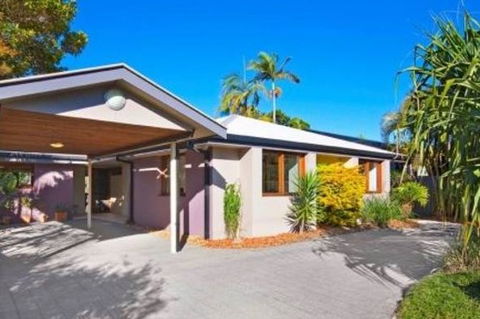 A Surfers Rest - Sunshine Coast Guide 2
