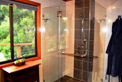 A Waterfall Hideout-Rainforest Cabin For Couples - Sunshine Coast Guide 0