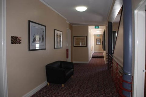 Alpine Hotel - Sunshine Coast Guide 0