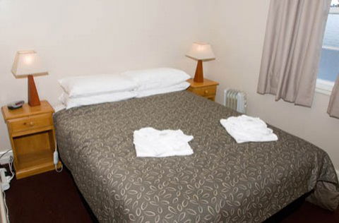 Alpine Hotel - Sunshine Coast Guide 1