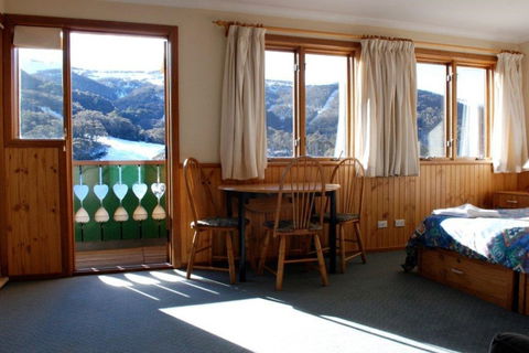 Candlelight Lodge - Sunshine Coast Guide 2