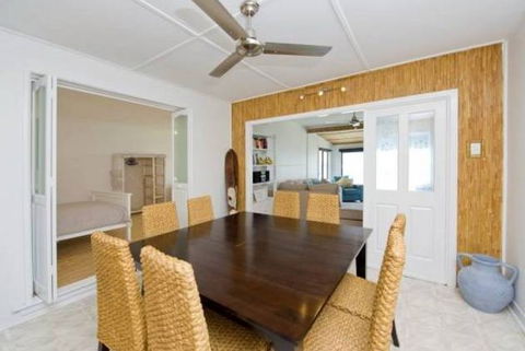 A Beach House On Sunset - Sunshine Coast Guide 1