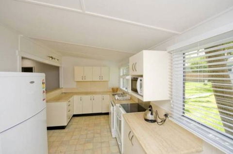 A Beach House On Sunset - Sunshine Coast Guide 2