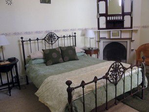 Araluen Old Courthouse Bed And Breakfast - Sunshine Coast Guide 1