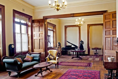 Mandelson's Of Goulburn - Sunshine Coast Guide 2