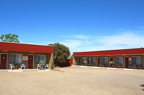 Camellia Motel - Sunshine Coast Guide 0