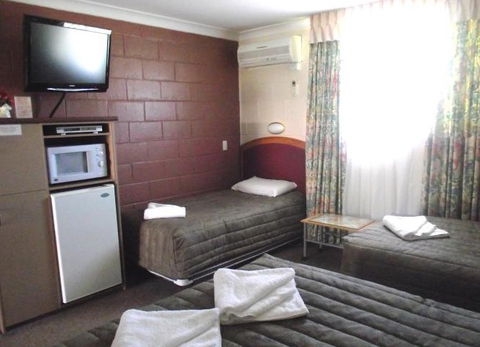 Clansman Motel - Sunshine Coast Guide 1