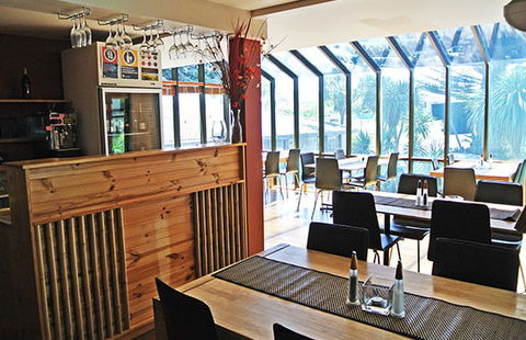 Anchor Inn - Sunshine Coast Guide 0