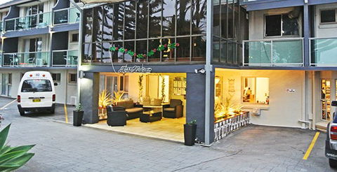 Anchor Inn - Sunshine Coast Guide 1