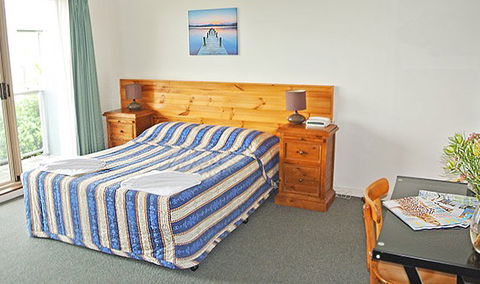 Anchor Inn - Sunshine Coast Guide 2