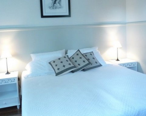 A Room With A View- Gloucester - Sunshine Coast Guide 1