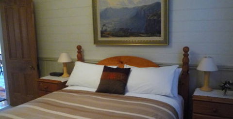 Clairvaux Cottages - Sunshine Coast Guide 2