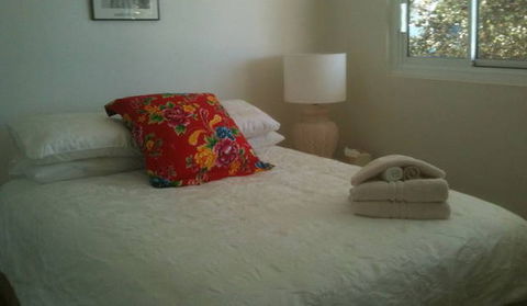 Absolute Beachfront Manly Bed And Breakfast - Sunshine Coast Guide 4