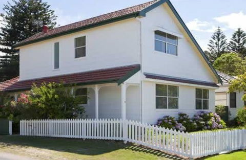 Central Coast Cottages At Toowoon Bay - Sunshine Coast Guide 1
