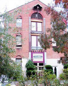 Accommodation In An Historic Warehouse - Sunshine Coast Guide 4