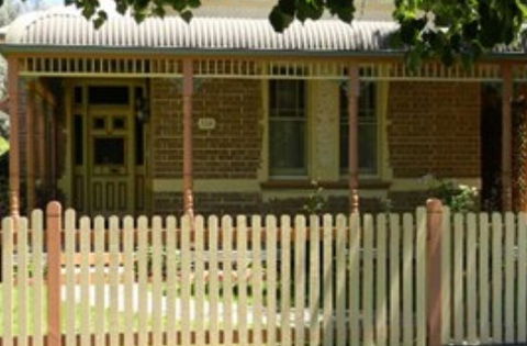 Chuck's Place - Sunshine Coast Guide 0