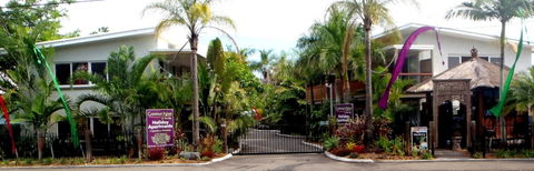 Coconut Palms On The Bay - Sunshine Coast Guide 1