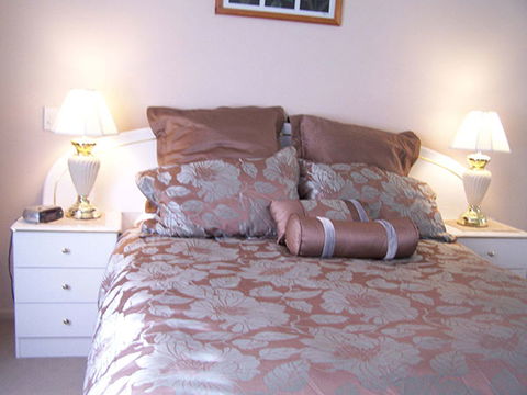 Annesley Haus At The Bay - Sunshine Coast Guide 0