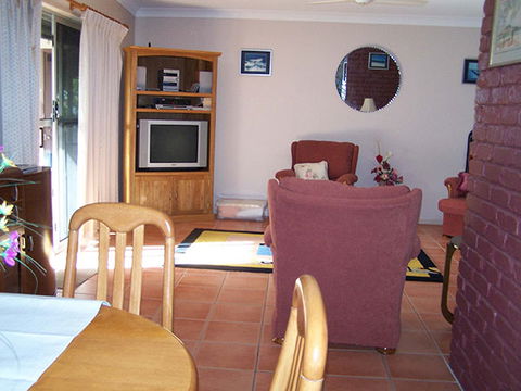 Annesley Haus At The Bay - Sunshine Coast Guide 2