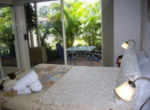 Alexander Lakeside Bed And Breakfast - Sunshine Coast Guide 0