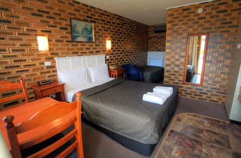Apple And Grape Motel - Sunshine Coast Guide 0