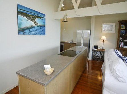 Claytons On Cylinder Beach Front Apartments - Sunshine Coast Guide 3