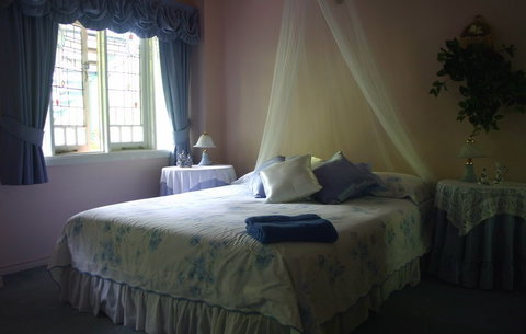 Riviera Bed And Breakfast - Sunshine Coast Guide 2