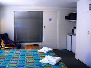 Albany View Street Lodge Bed And Breakfast And Art Studio - Sunshine Coast Guide 1