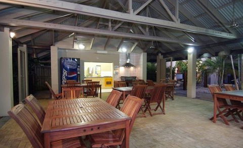 Comfort Suites Trinity Beach Club - Sunshine Coast Guide 4