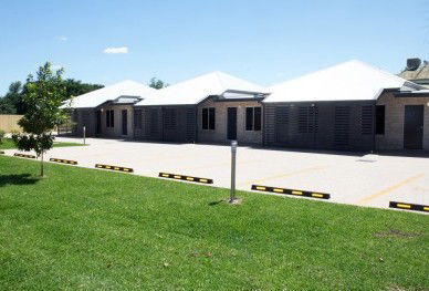 Emerald Park Motel - Sunshine Coast Guide 0