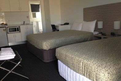 Emerald Park Motel - Sunshine Coast Guide 1